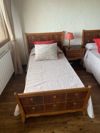 Dormitorio antiguo madera maciza marquetería