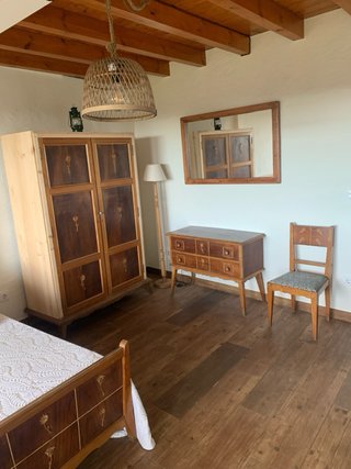 Dormitorio antiguo madera maciza marquetería