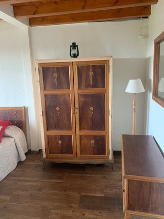 Dormitorio antiguo madera maciza marquetería