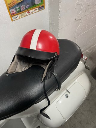 Casco vespa vintage y gafas