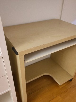 Mesa escritorio con ruedas madera