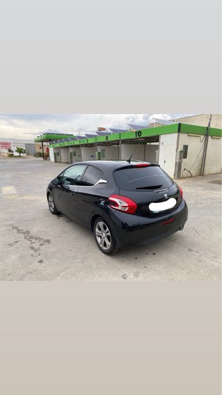 Peugeot 208 2012