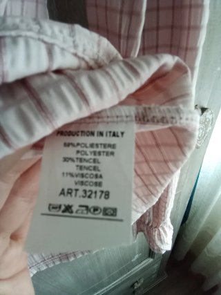 Camisa rosa con volantes