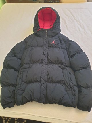 Chaqueta Jordan Negra y Roja