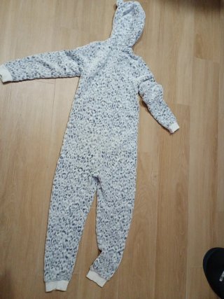 Pijama niña estampado animal print leopardo gris