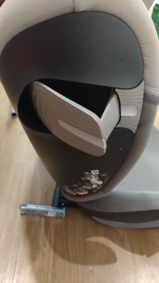 Butaca de coche gris marca CYBEX modelo S2IFIX