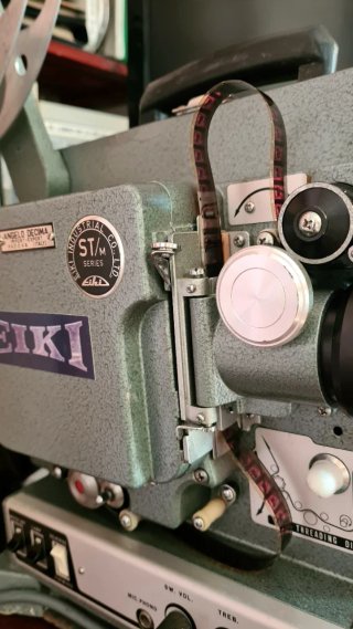 Proyector 16mm EIKI EN PLENO FUNCIONAMIENTO ☆
