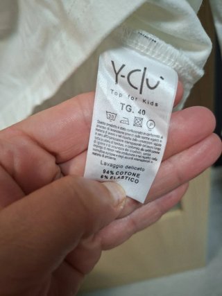 Camiseta Y-Clu blanca con estampado