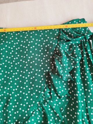Minifalda verde con estampado de corazones