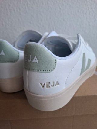 Deportivas Veja Blancas y Verdes