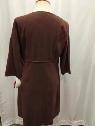 Vestido elegante marrón con cremalleras