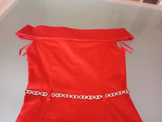 Vestido rojo con cinturón plateado Talla 38