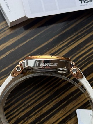 Tissot T-Race Cronógrafo Cuarzo dorado y Blanco
