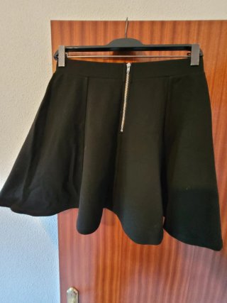 Falda negra Bershka
