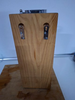 Jamonero de pared madera y metal