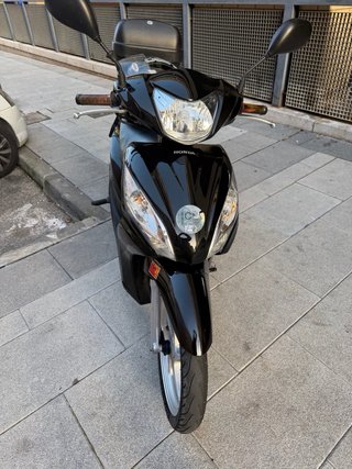 Honda Vision 110 Scooter 2017 Negra