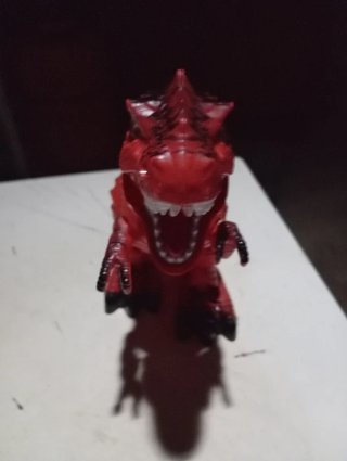 Dinosaurio de juguete antiguo