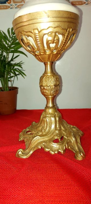 Pareja de quinques de bronce con depósito opalina