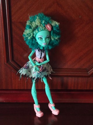 Monster High Honey Swamp Muñeca