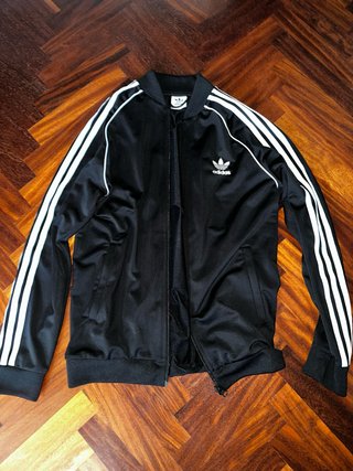 Chaqueta Adidas Negra con Rayas Blancas