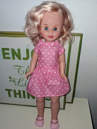 Muñeca Kika rosa lunares