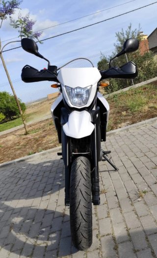 Yamaha XT 660X color blanca muy cuidada.