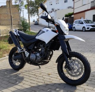 Yamaha XT 660X color blanca muy cuidada.