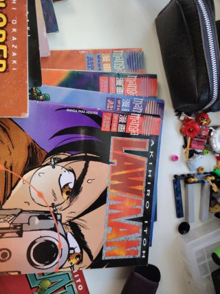 Set de 23 comics manga.