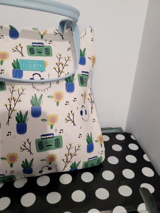 Bolso de mano con estampado floral y musical