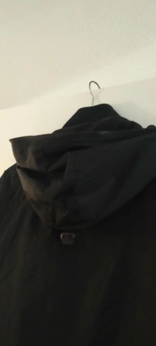 Chaqueta hombre negra con capucha