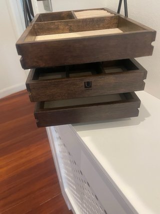 Joyero de madera nogal con diseño Y acero