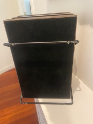 Joyero de madera nogal con diseño Y acero