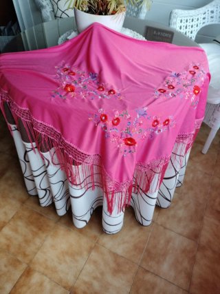 Pañuelo Flamenco Bordado Coral