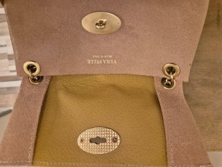 Bolso rosa piel con cadena dorada