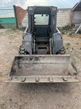 Mini Cargadora New Holland L485