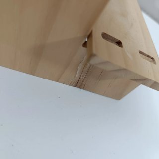 Expositor de madera escalonado