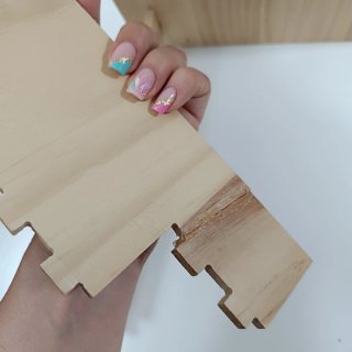 Expositor de madera escalonado