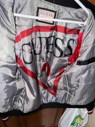 Chaqueta Bomber Guess Negra y Roja