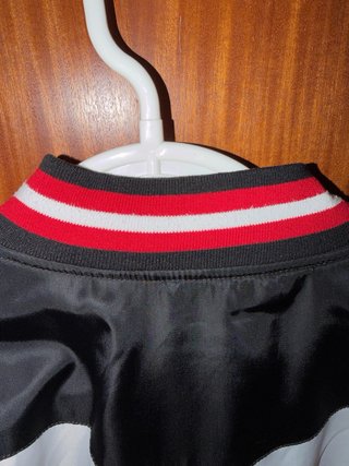 Chaqueta Bomber Guess Negra y Roja