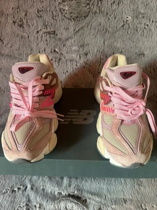 New Balance 9060 Mujer Beige y Rosa
