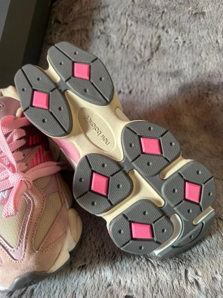 New Balance 9060 Mujer Beige y Rosa