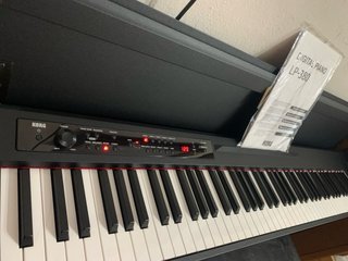 Piano digital KORG LP-380