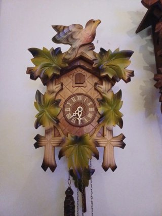 Orologio a cucù in legno con uccellino