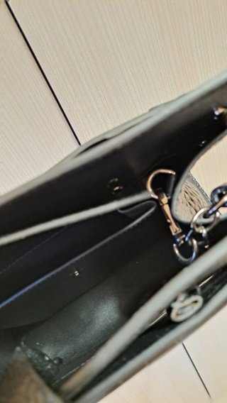 Borsa Givenchy in pelle nera con effetto coccodrillo