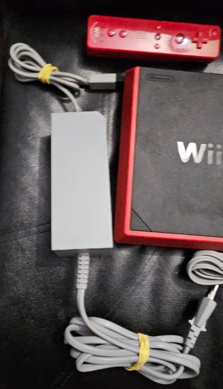 Nintendo Wii Mini Rossa con accessori