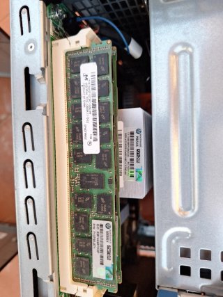 2 Servidores HP ProLiant MicroServer Gen8