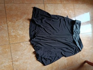 Falda negra cintura cuero