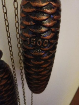 Orologio a cucù in legno intagliato