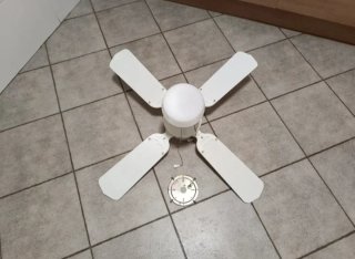 Ventilador de techo blanco