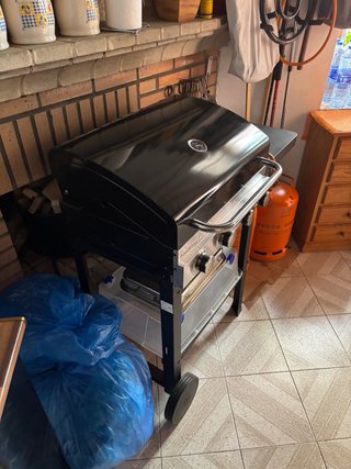 Barbacoa de gas negra
